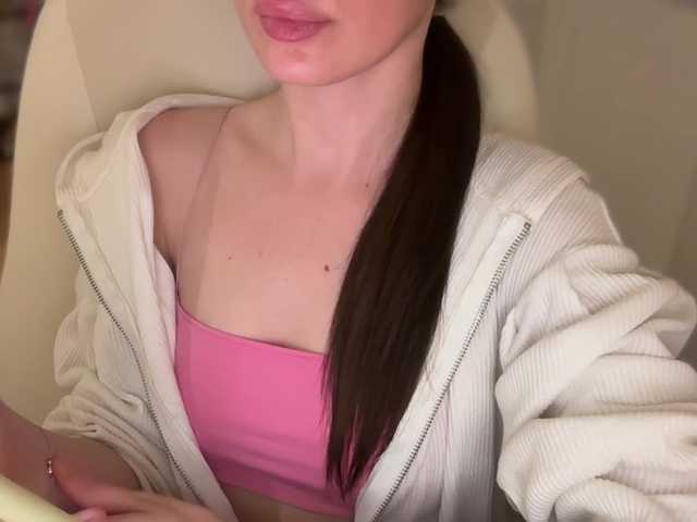 emishy live cam on BongaCams