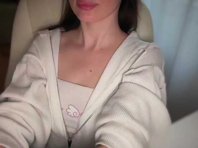 emishy live cam on BongaCams