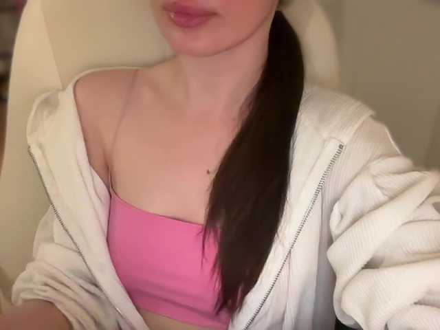 emishy live cam on BongaCams
