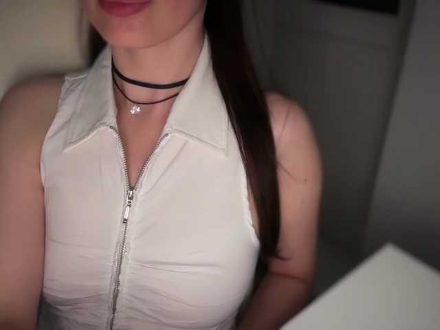 emishy live cam on BongaCams