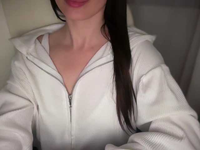 emishy live cam on BongaCams