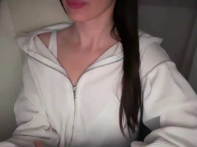 emishy live cam on BongaCams
