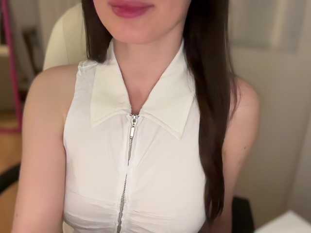 emishy live cam on BongaCams