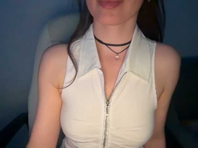 emishy live cam on BongaCams