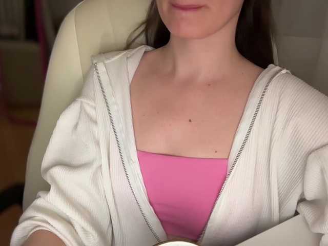 emishy live cam on BongaCams