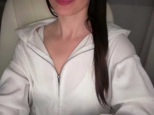 emishy live cam on BongaCams