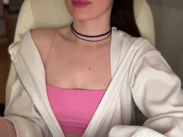 emishy live cam on BongaCams