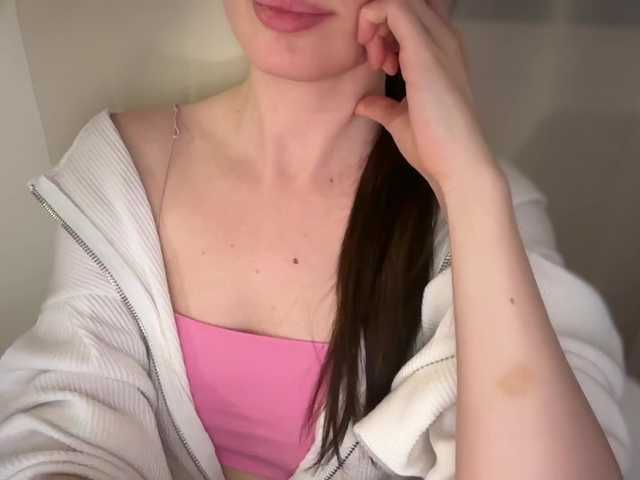 emishy live cam on BongaCams
