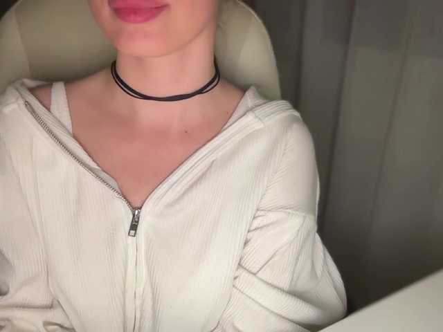 emishy live webcam show
