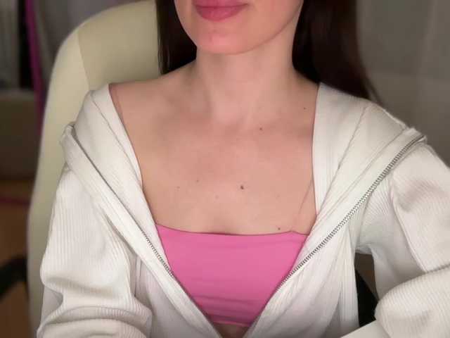 emishy live cam on BongaCams