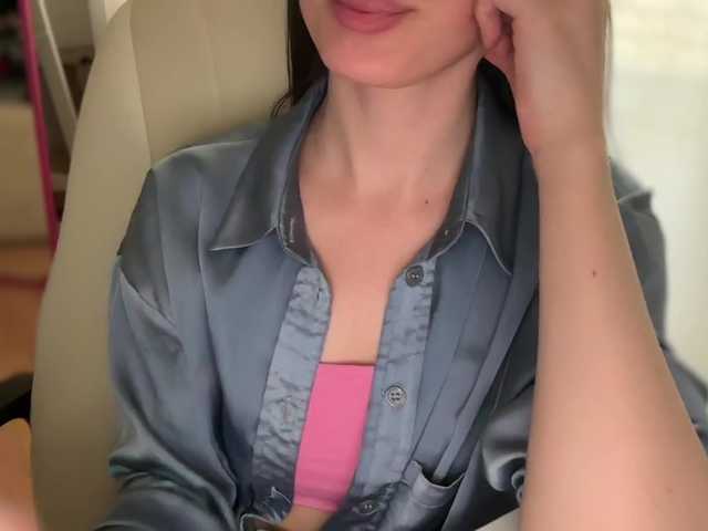 emishy live cam on BongaCams