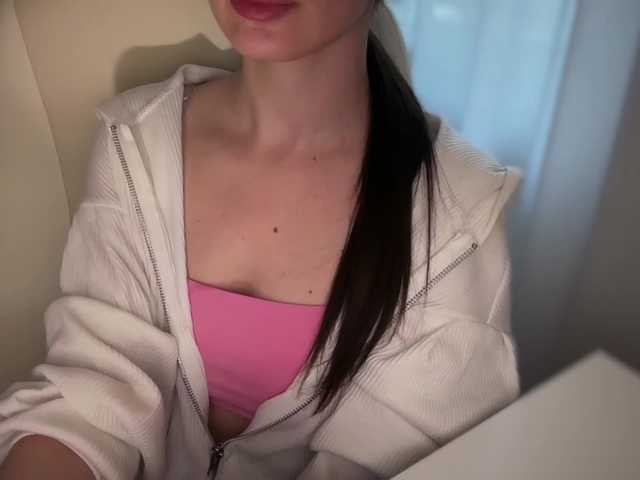 emishy live cam on BongaCams