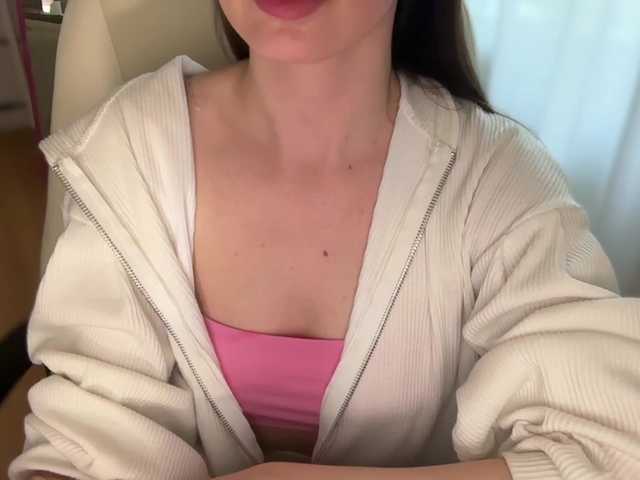 emishy live cam on BongaCams