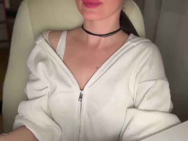 emishy live cam on BongaCams