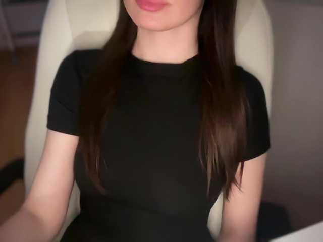 emishy live cam on BongaCams