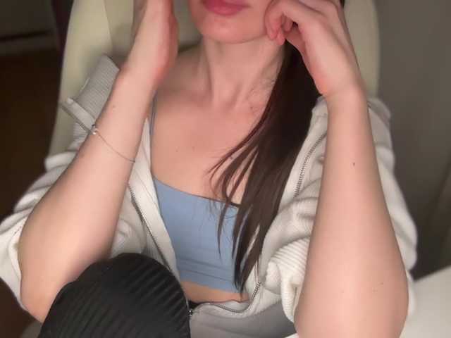 emishy live cam on BongaCams