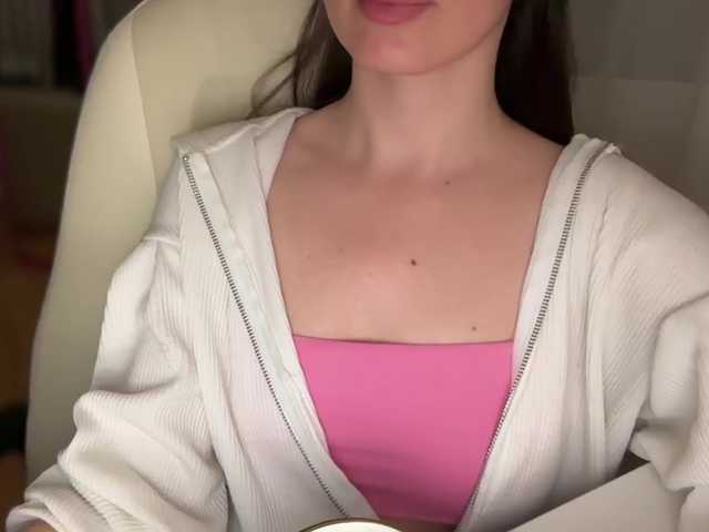 emishy live cam on BongaCams