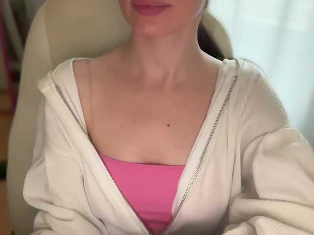 emishy live cam on BongaCams