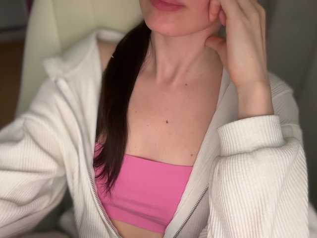 emishy live cam on BongaCams