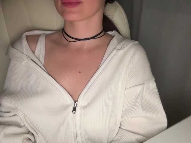emishy live cam on BongaCams