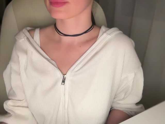 emishy live cam on BongaCams