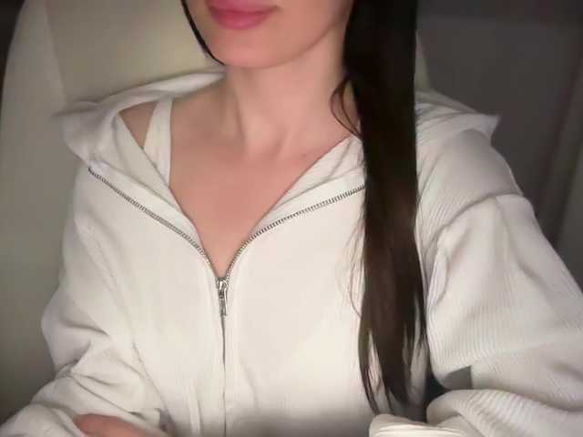 emishy live cam on BongaCams