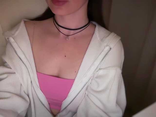 emishy live cam on BongaCams