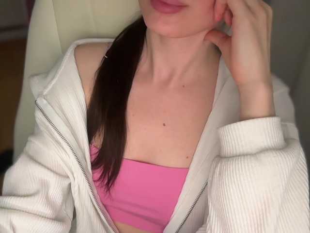 emishy live cam on BongaCams