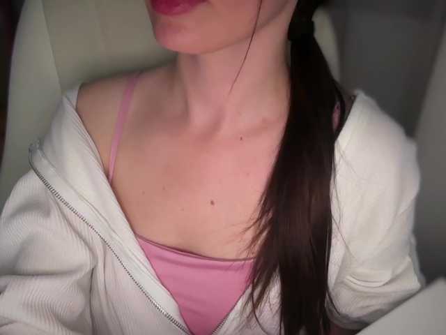 emishy live cam on BongaCams
