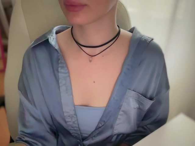 emishy live cam on BongaCams