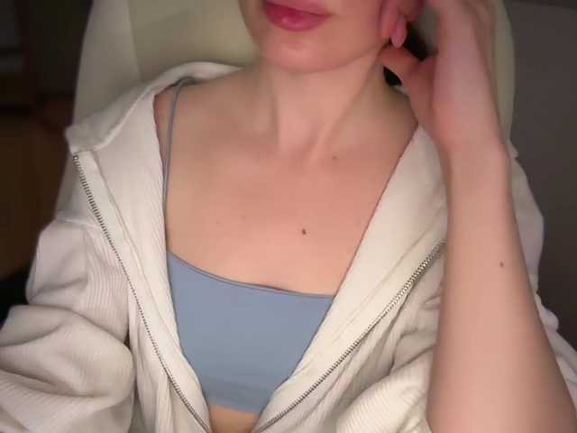 emishy live webcam show
