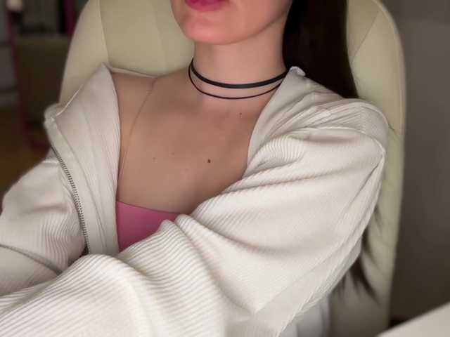 emishy live cam on BongaCams