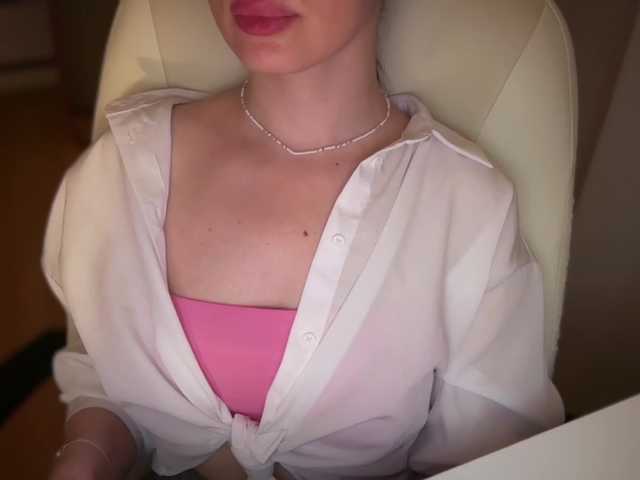 emishy live cam on BongaCams