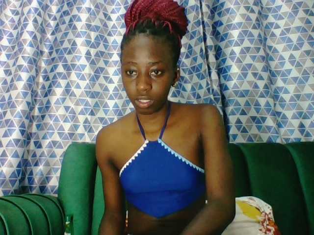 Sweetsmile23 live cam on BongaCams