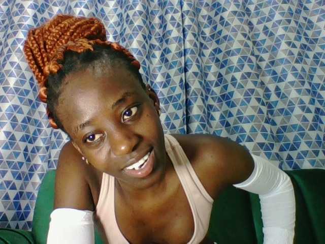 Sweetsmile23 live cam on BongaCams