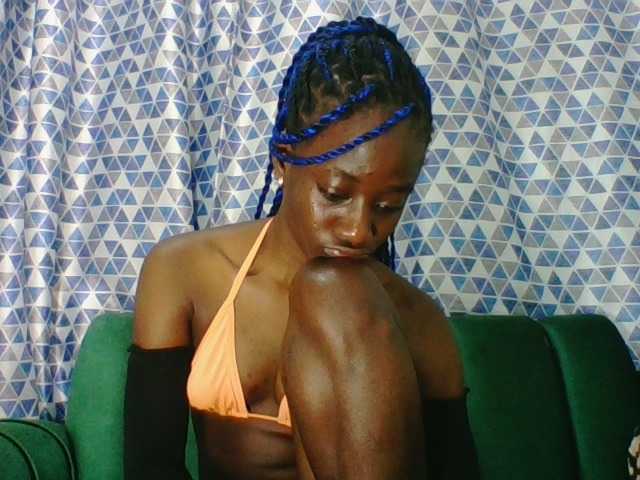 Sweetsmile23 live cam on BongaCams