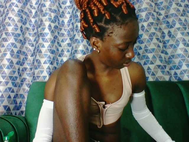 Sweetsmile23 live cam on BongaCams