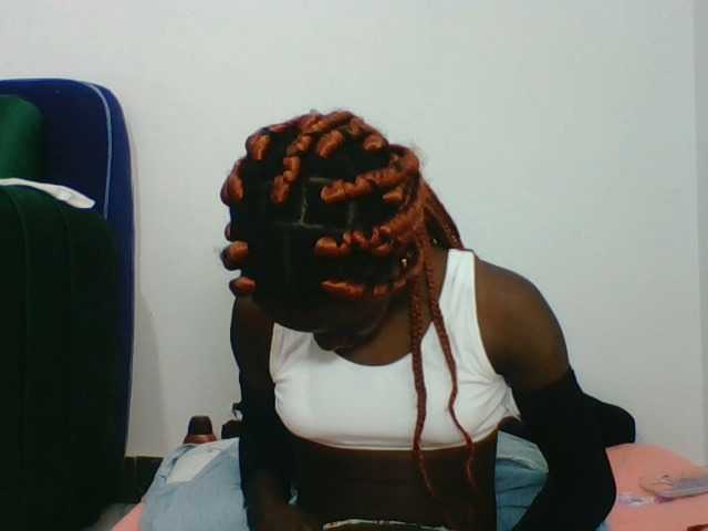 Sweetsmile23 live cam on BongaCams