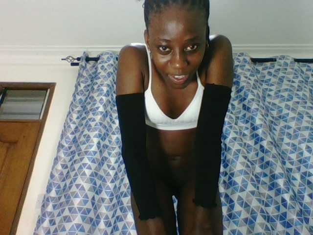 Sweetsmile23 live cam on BongaCams