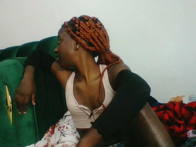 Sweetsmile23 live cam on BongaCams