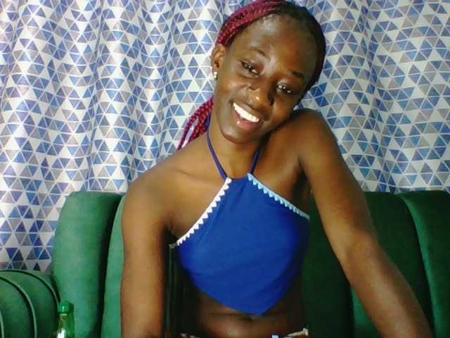 Sweetsmile23 live cam on BongaCams