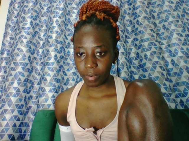 Sweetsmile23 live cam on BongaCams