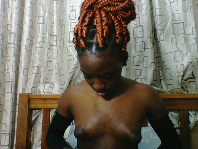 Sweetsmile23 live cam on BongaCams
