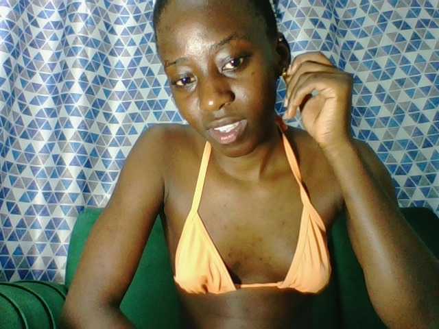 Sweetsmile23 live cam on BongaCams