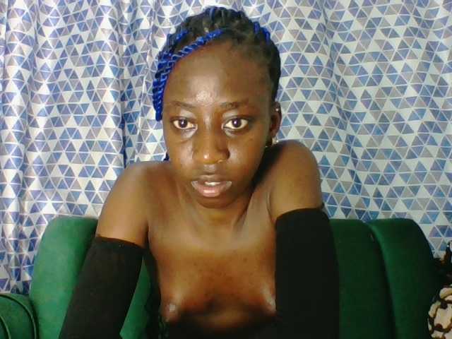 Sweetsmile23 live cam on BongaCams