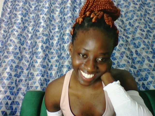 Sweetsmile23 live cam on BongaCams