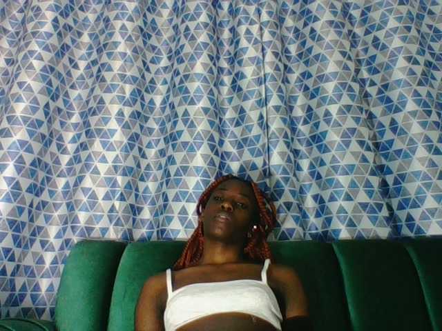 Sweetsmile23 live cam on BongaCams