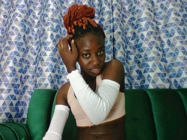 Sweetsmile23 live cam on BongaCams