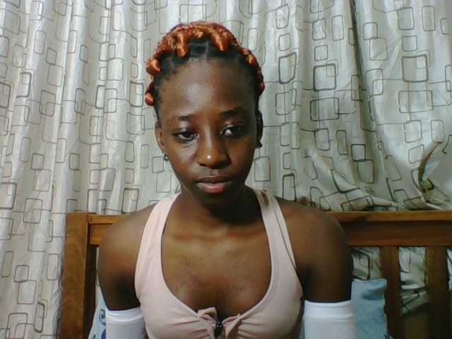 Sweetsmile23 live cam on BongaCams