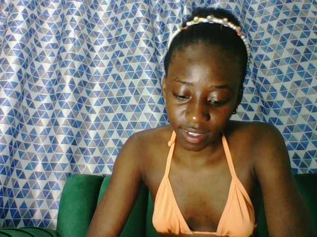 Sweetsmile23 live cam on BongaCams